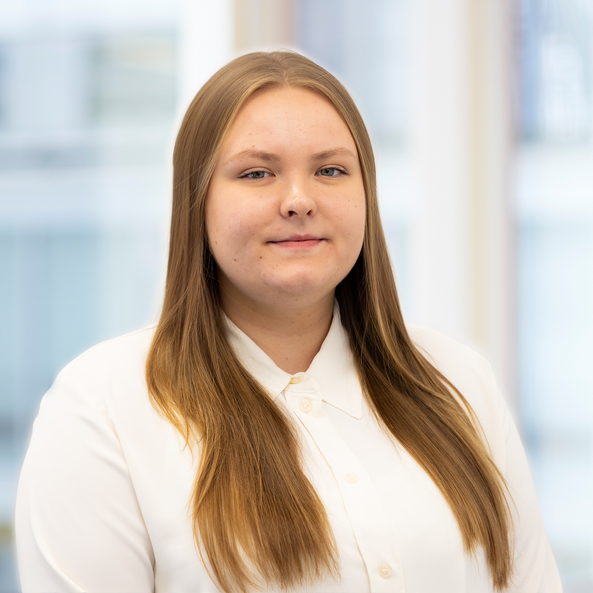  Vivian Leonie Konradi